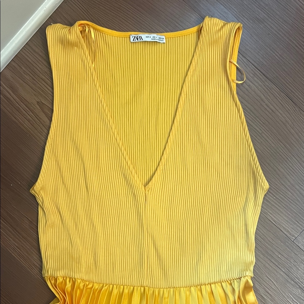 Zara Golden Yellow Sleeveless Pleated Maxi Dress - Picture 3 of 8